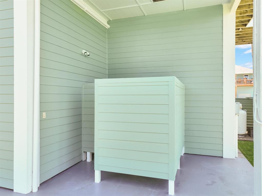 906 Westview, Crystal Beach, Texas image 8