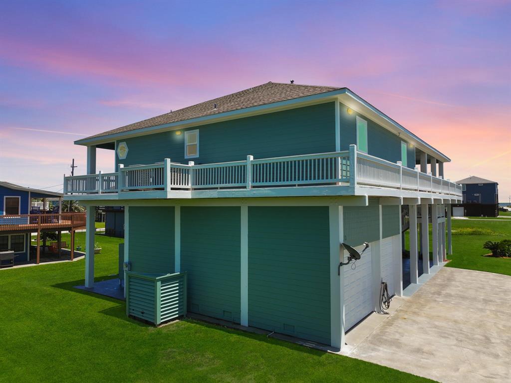 906 Westview, Crystal Beach, Texas image 6