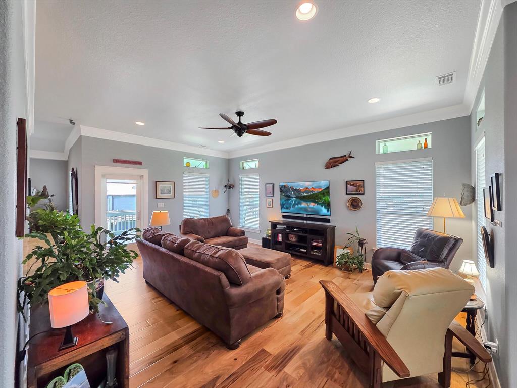 906 Westview, Crystal Beach, Texas image 18
