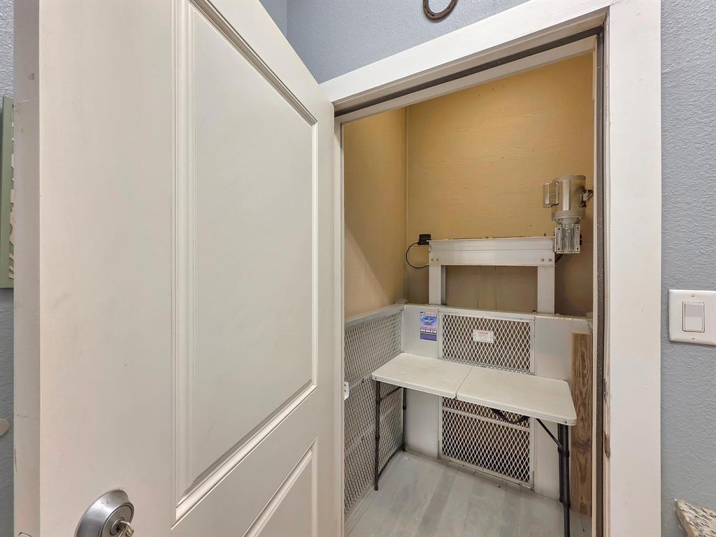 906 Westview, Crystal Beach, Texas image 28