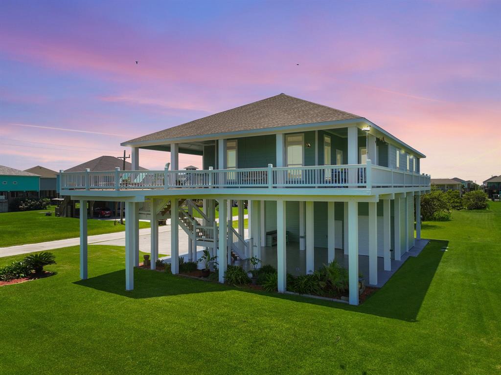 906 Westview, Crystal Beach, Texas image 2