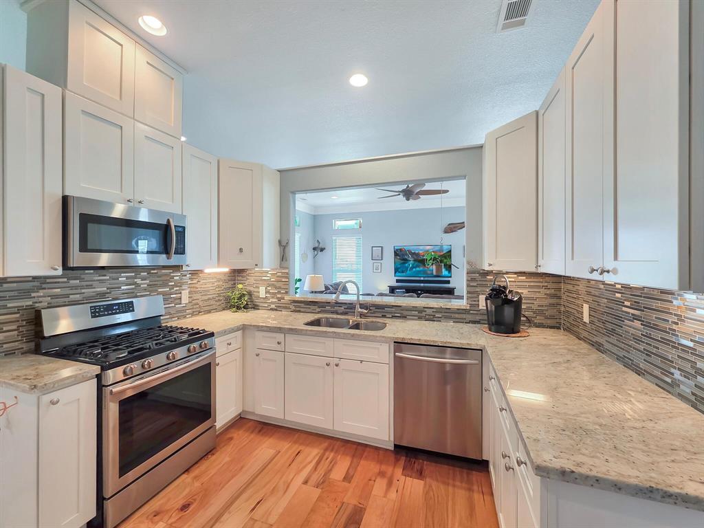 906 Westview, Crystal Beach, Texas image 23