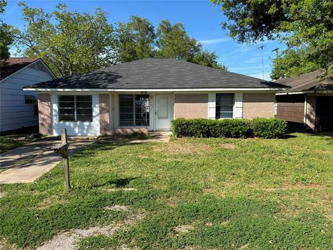 Single Family Residence in Freeport TX 706 7th Street.jpg