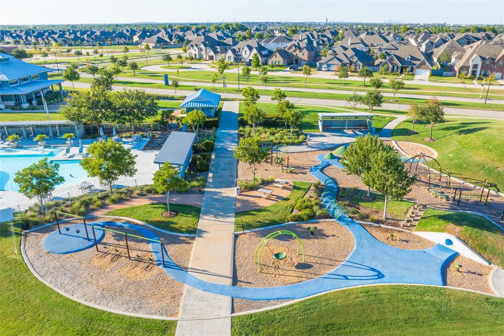 2427 Honeyberry Shrub Drive, Manvel, Texas image 12