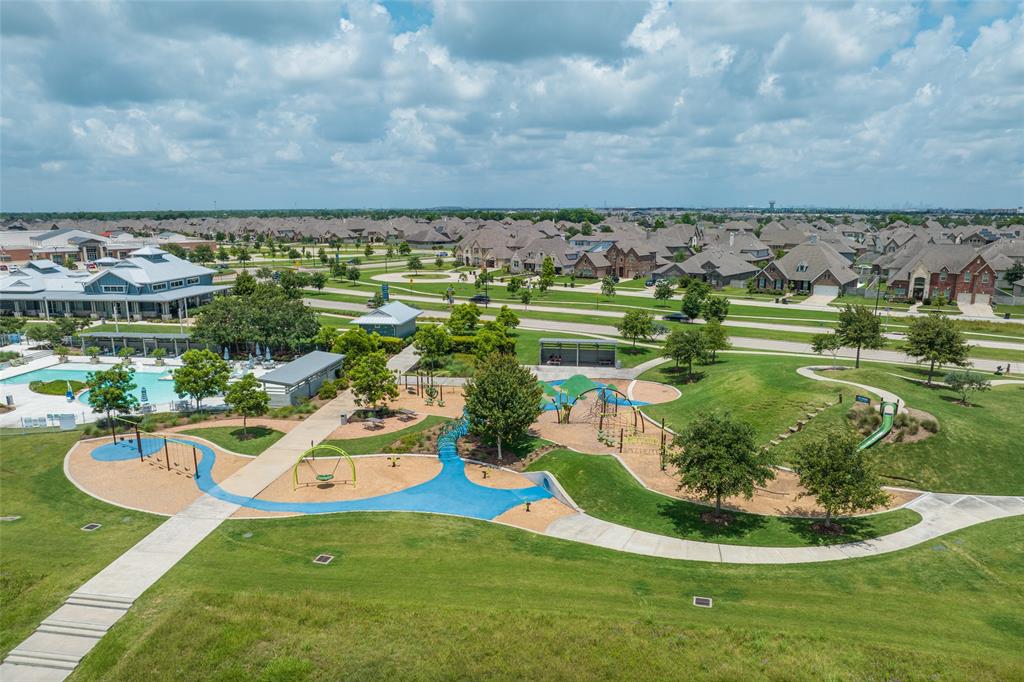 2427 Honeyberry Shrub Drive, Manvel, Texas image 9