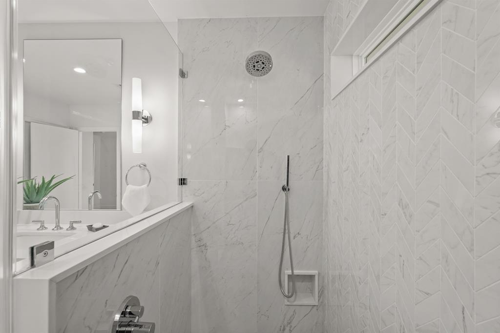 9815 Knoboak Drive, Houston, Texas image 30