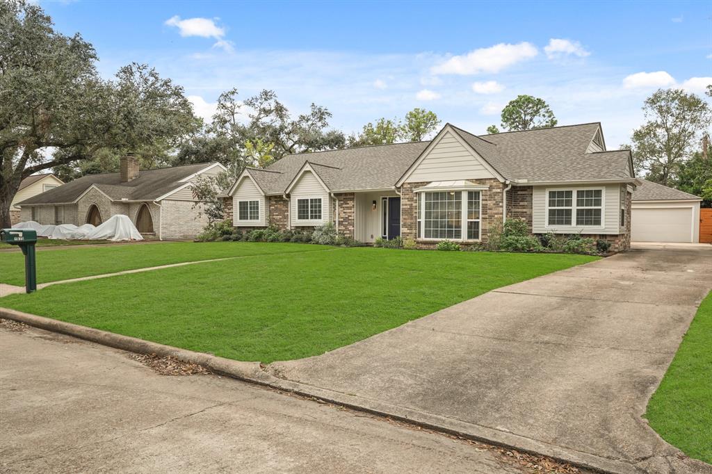 9815 Knoboak Drive, Houston, Texas image 4