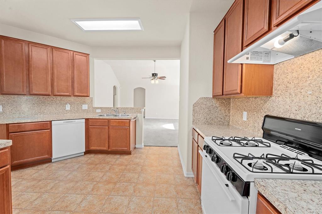 11410 Dahlia Dale Drive, Tomball, Texas image 10