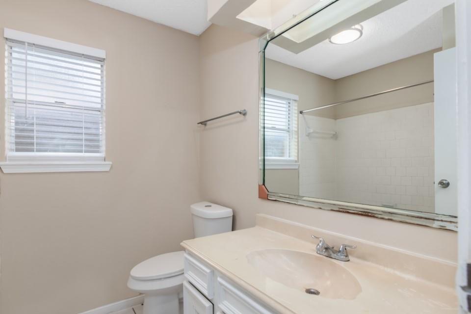 8031 Barnhill Drive, Humble, Texas image 6