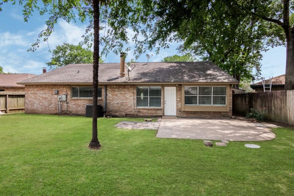 8031 Barnhill Drive, Humble, Texas image 2