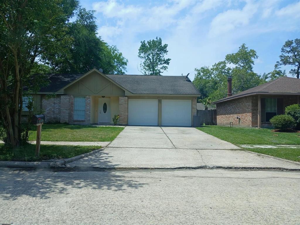 8031 Barnhill Drive, Humble, Texas image 1