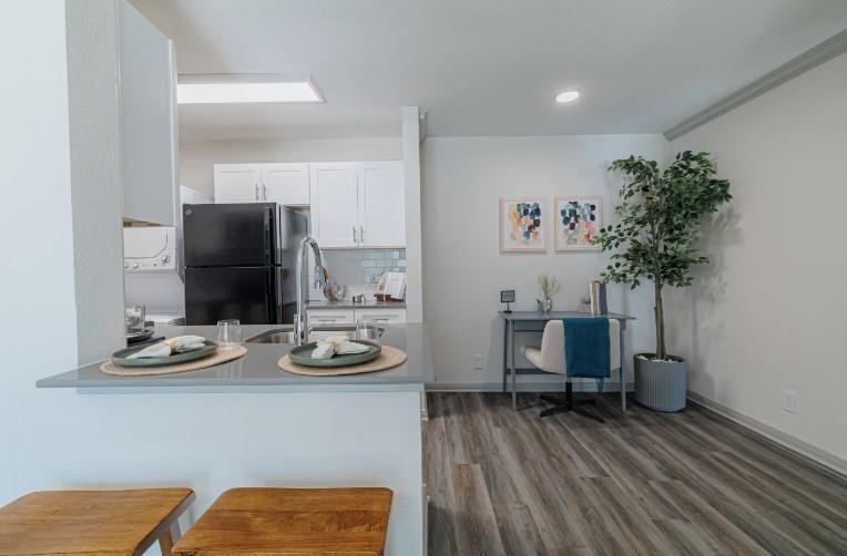 200 Hollow Tree Lane 1709-2