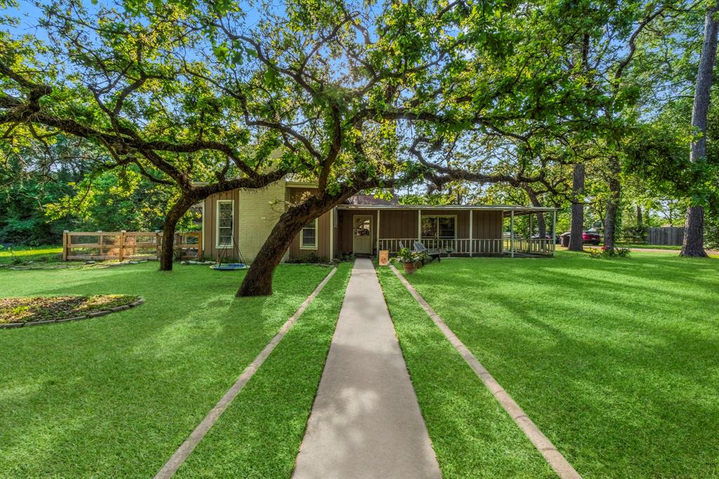 19348 E Lakeshore Drive, Magnolia, Texas image 1