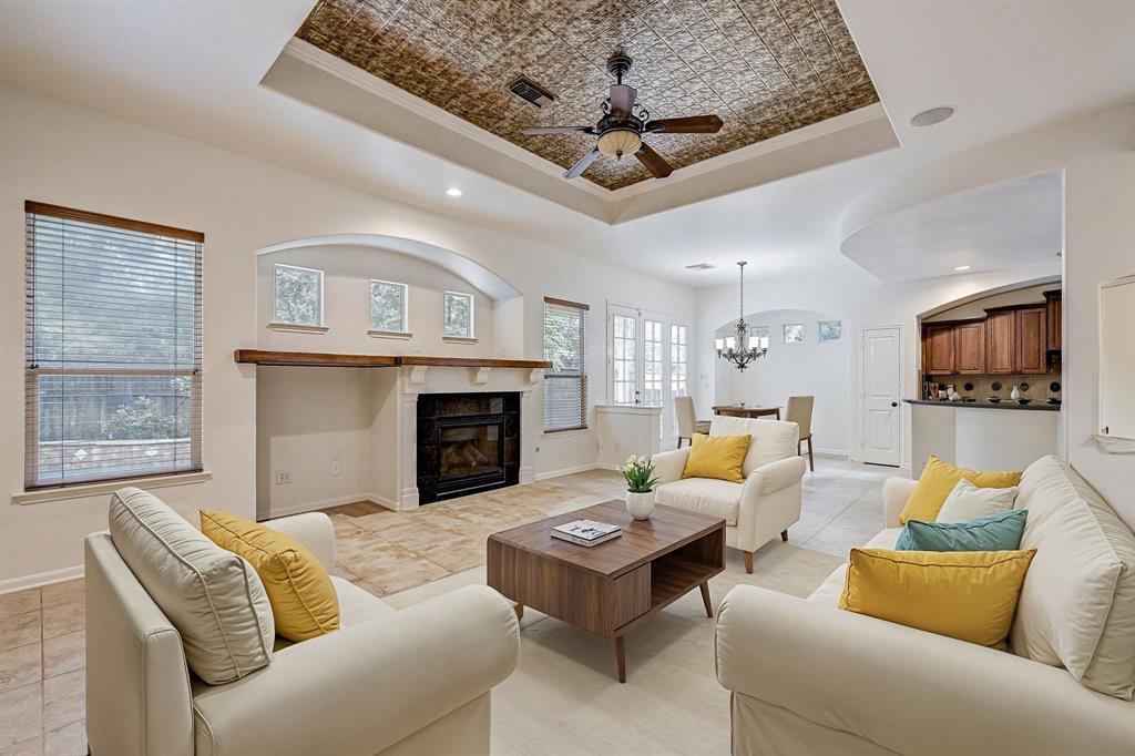 82 S Longsford Circle, The Woodlands, Texas image 2