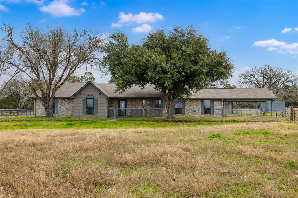 1252 County Road 106, Paige, Texas image 2