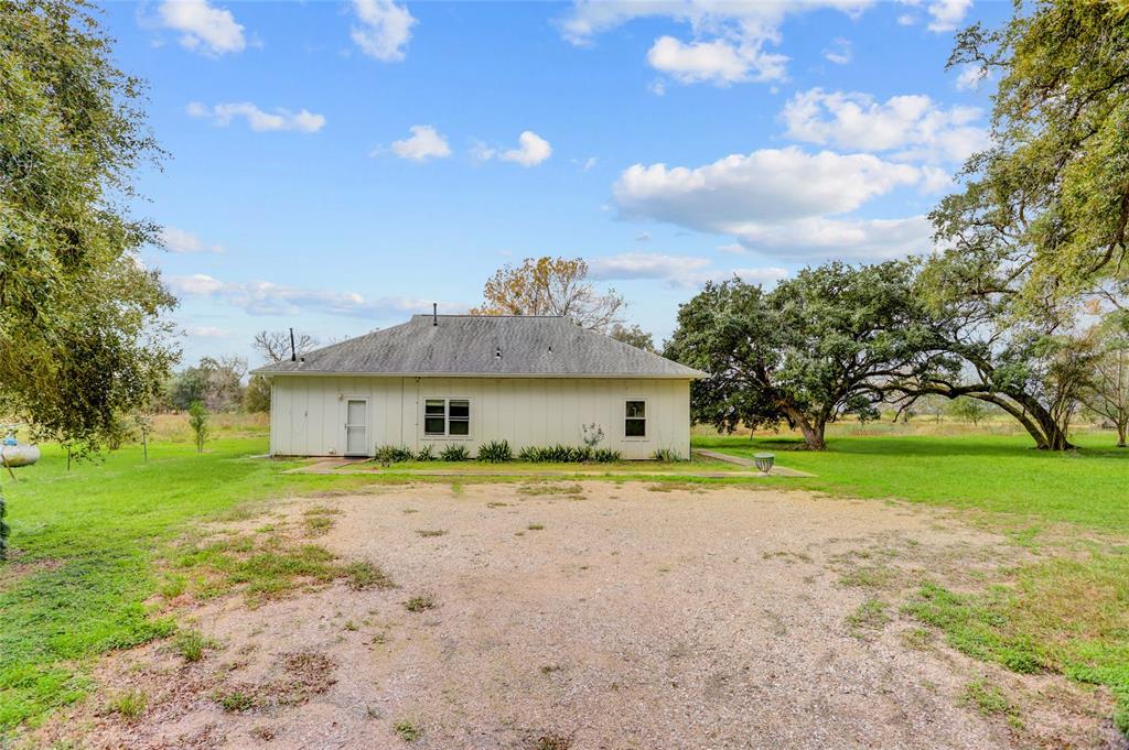 696 Tammy Street, Boling, Texas image 9