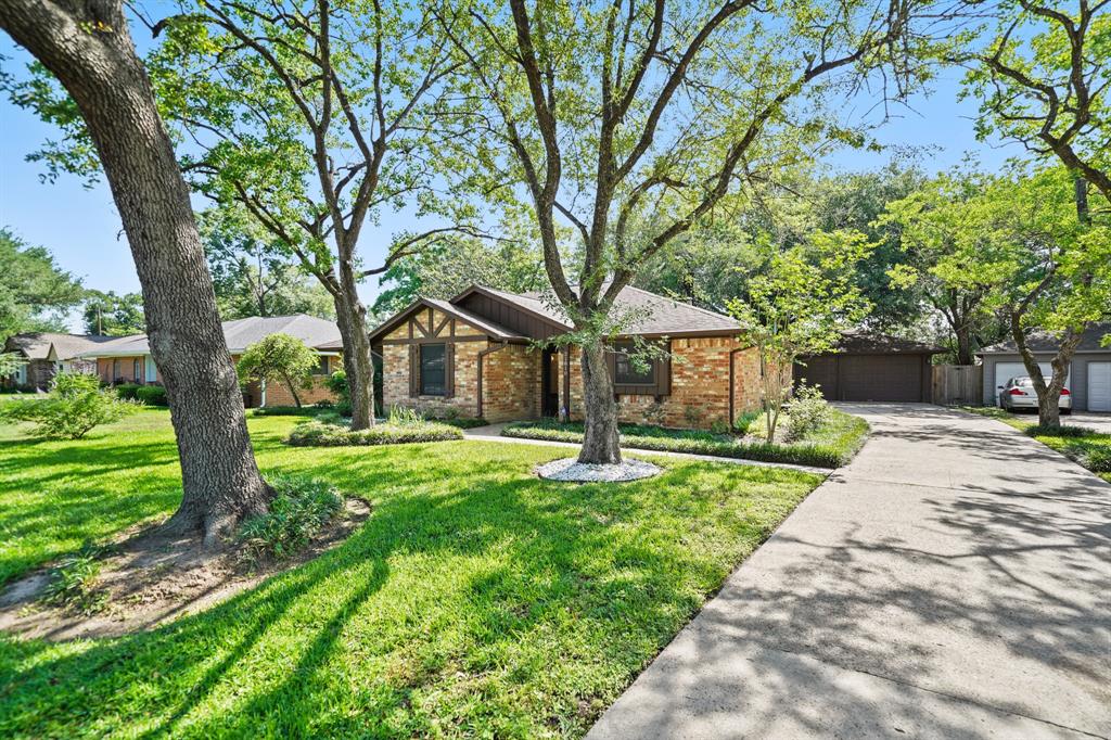 21810 Rotherham Drive, Spring, Texas image 2