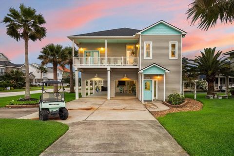 1103 Papeete Street Tiki Island TX 77554