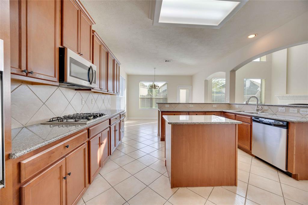 2413 Shorebrook Drive, Pearland, Texas image 13