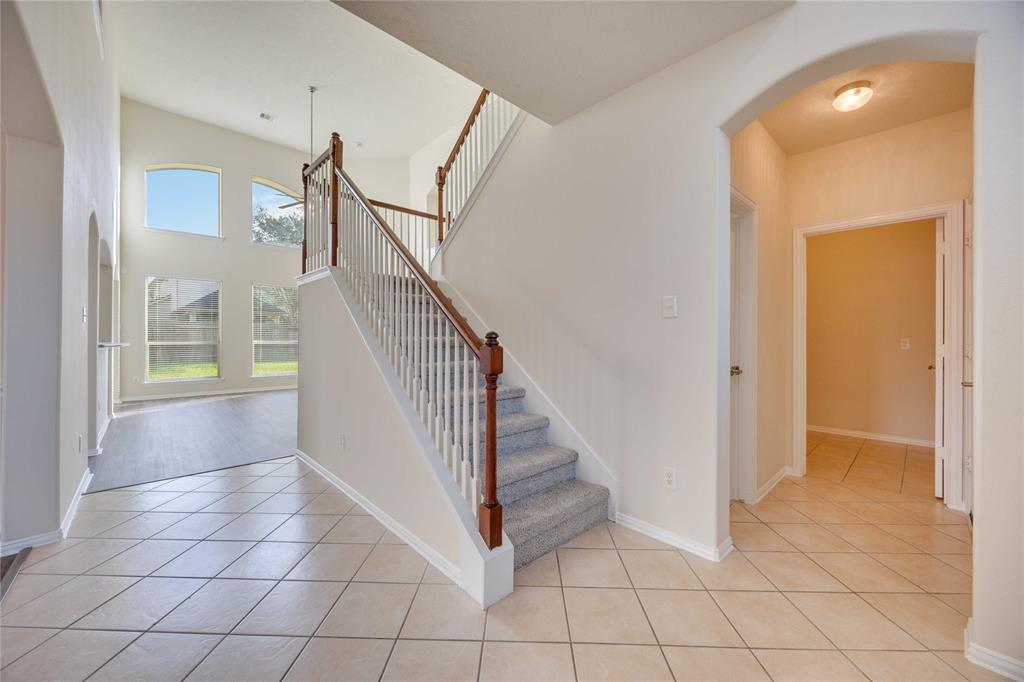 2413 Shorebrook Drive, Pearland, Texas image 3