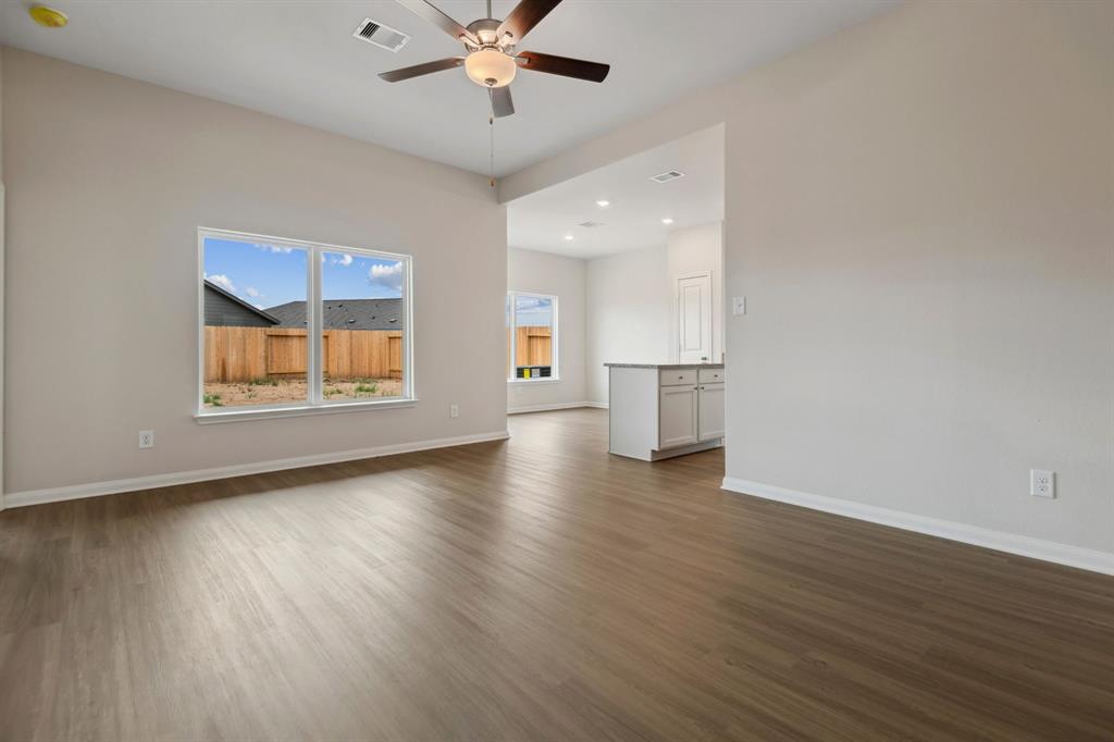 420 Tejas Trail, Waller, Texas image 8