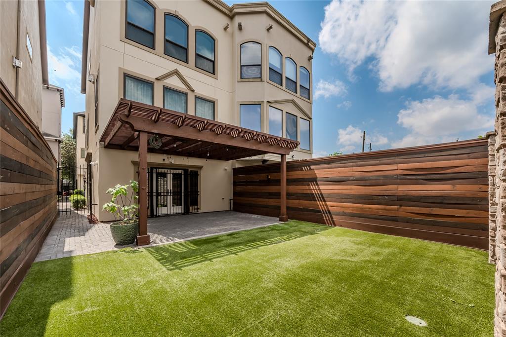 Houston, Texas 77004, United States, 3 Bedrooms Bedrooms, ,4 BathroomsBathrooms,Residential,Pending,132605