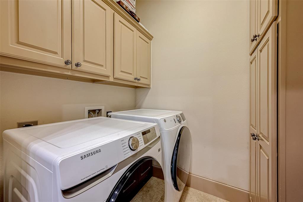 Houston, Texas 77004, United States, 3 Bedrooms Bedrooms, ,4 BathroomsBathrooms,Residential,Pending,132605