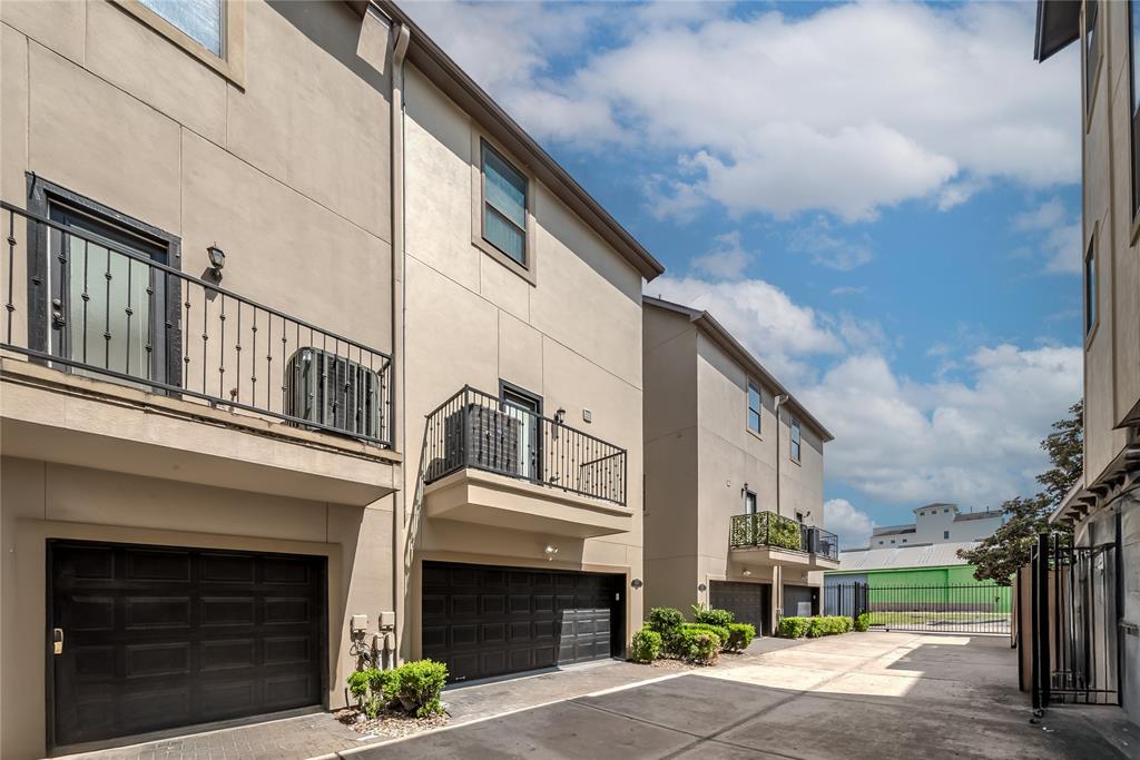 Houston, Texas 77004, United States, 3 Bedrooms Bedrooms, ,4 BathroomsBathrooms,Residential,Pending,132605