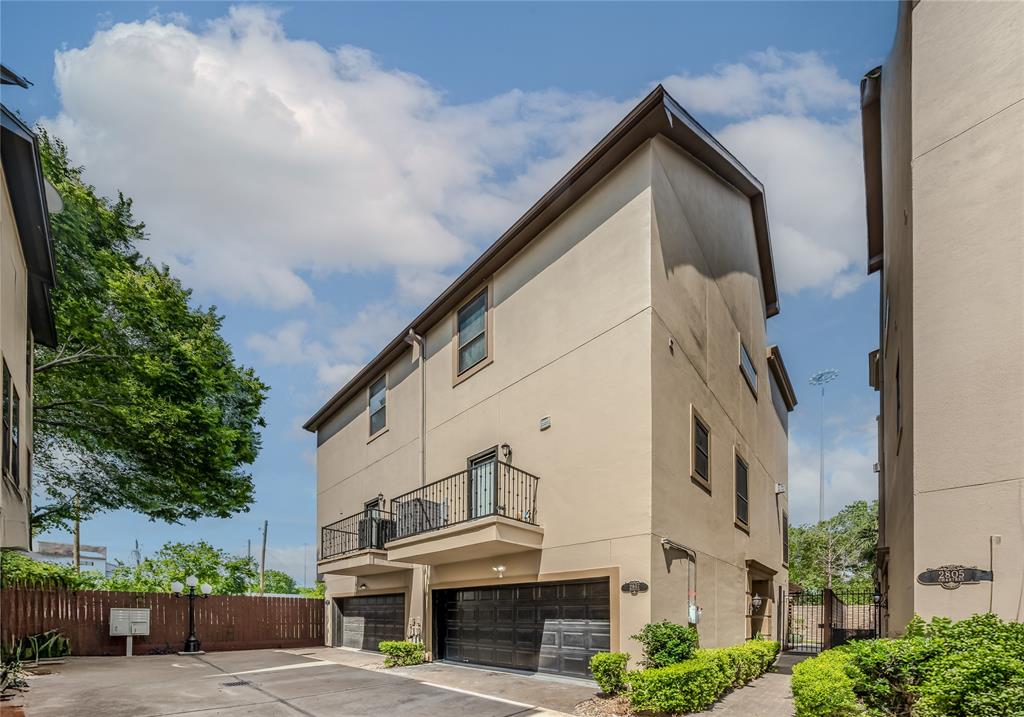 Houston, Texas 77004, United States, 3 Bedrooms Bedrooms, ,4 BathroomsBathrooms,Residential,Pending,132605