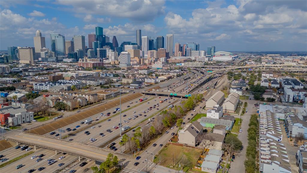 Houston, Texas 77004, United States, 3 Bedrooms Bedrooms, ,4 BathroomsBathrooms,Residential,Pending,132605