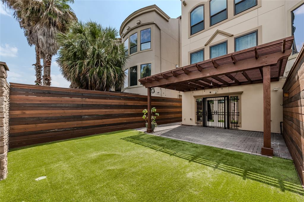 Houston, Texas 77004, United States, 3 Bedrooms Bedrooms, ,4 BathroomsBathrooms,Residential,Pending,132605