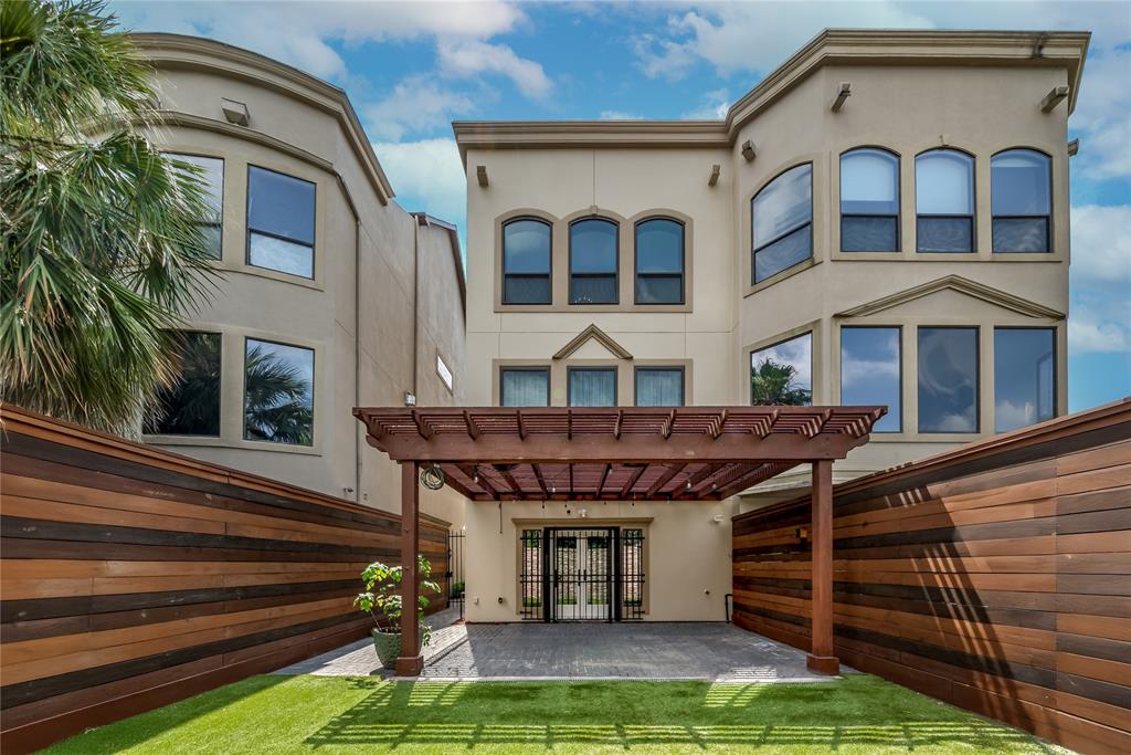 Houston, Texas 77004, United States, 3 Bedrooms Bedrooms, ,4 BathroomsBathrooms,Residential,Pending,132605