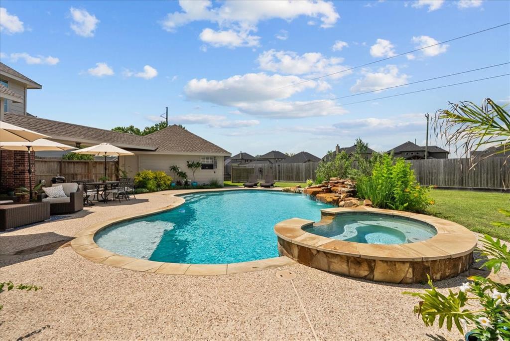 2839 Martina Drive, Friendswood, Texas image 34