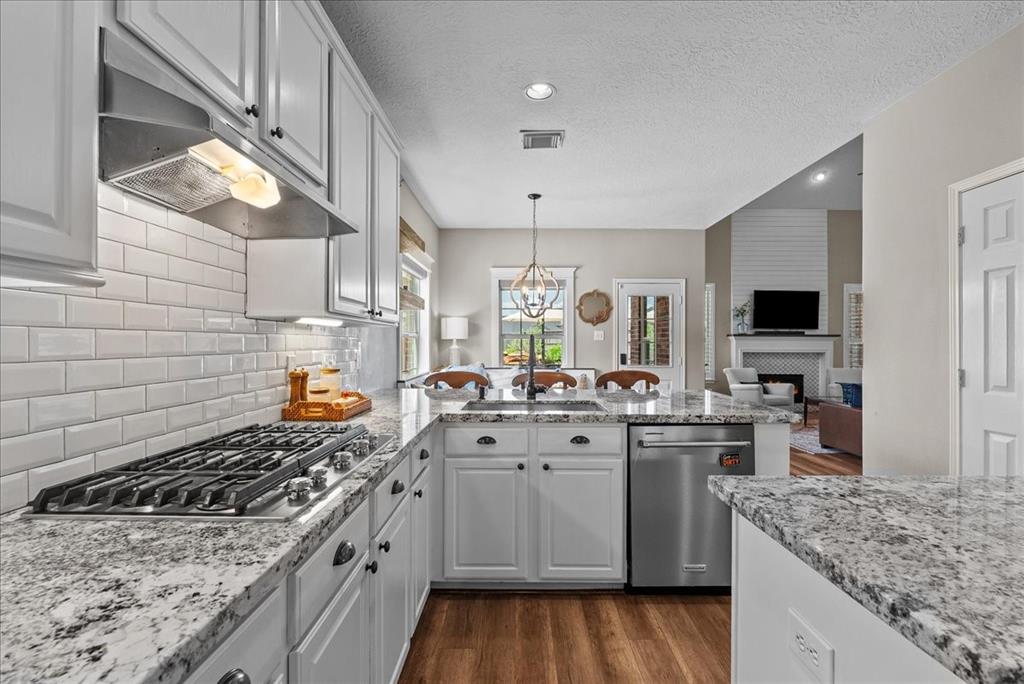 2839 Martina Drive, Friendswood, Texas image 11