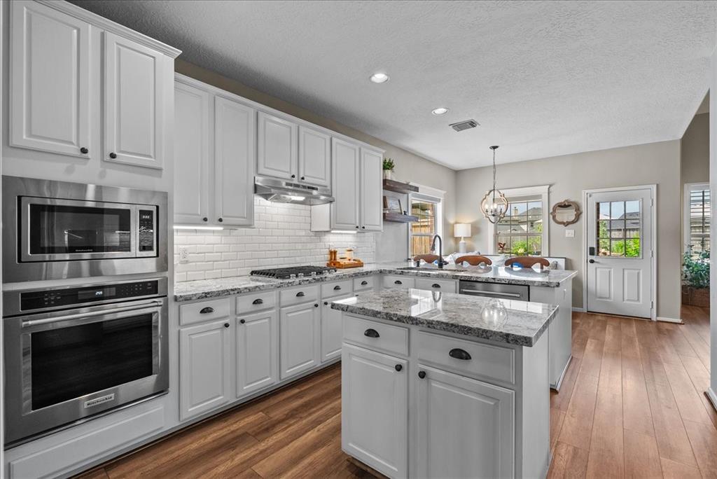 2839 Martina Drive, Friendswood, Texas image 12