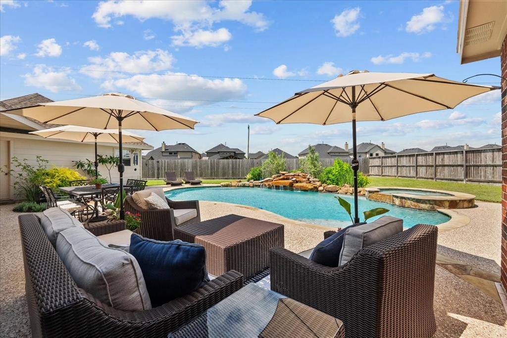 2839 Martina Drive, Friendswood, Texas image 31