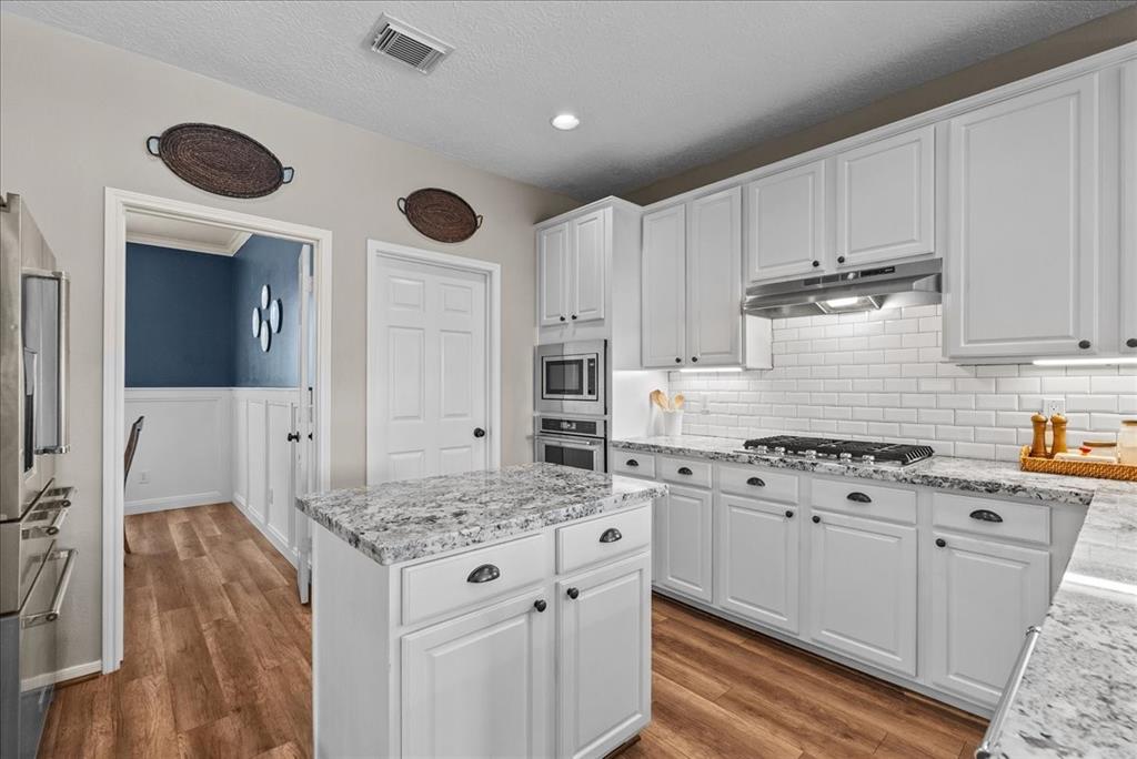 2839 Martina Drive, Friendswood, Texas image 13