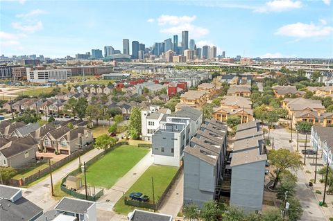 407 Grove Street A Houston TX 77020