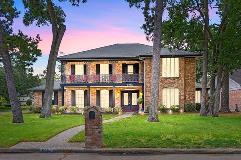 Photo of 5703 Green Springs Drive, Houston, TX 77066 (MLS # 62335996)