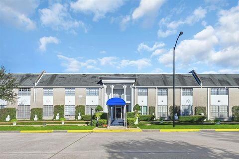Photo of 2700 Bellefontaine Street #A10, Houston, TX 77025 (MLS # 22736202)