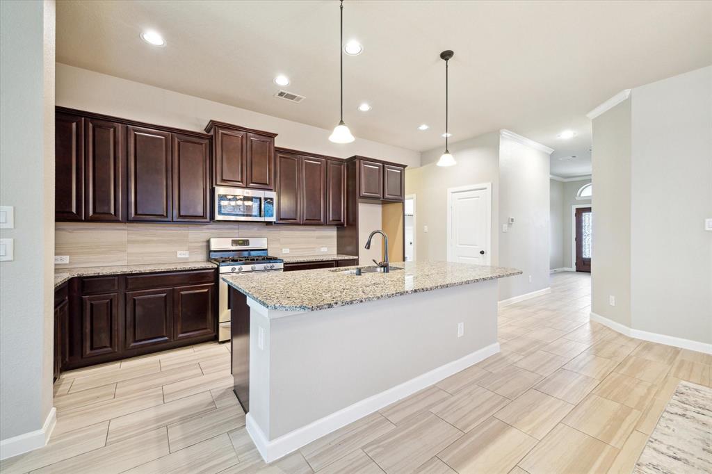 415 Beach Rose Crossing, Crosby, Texas image 4