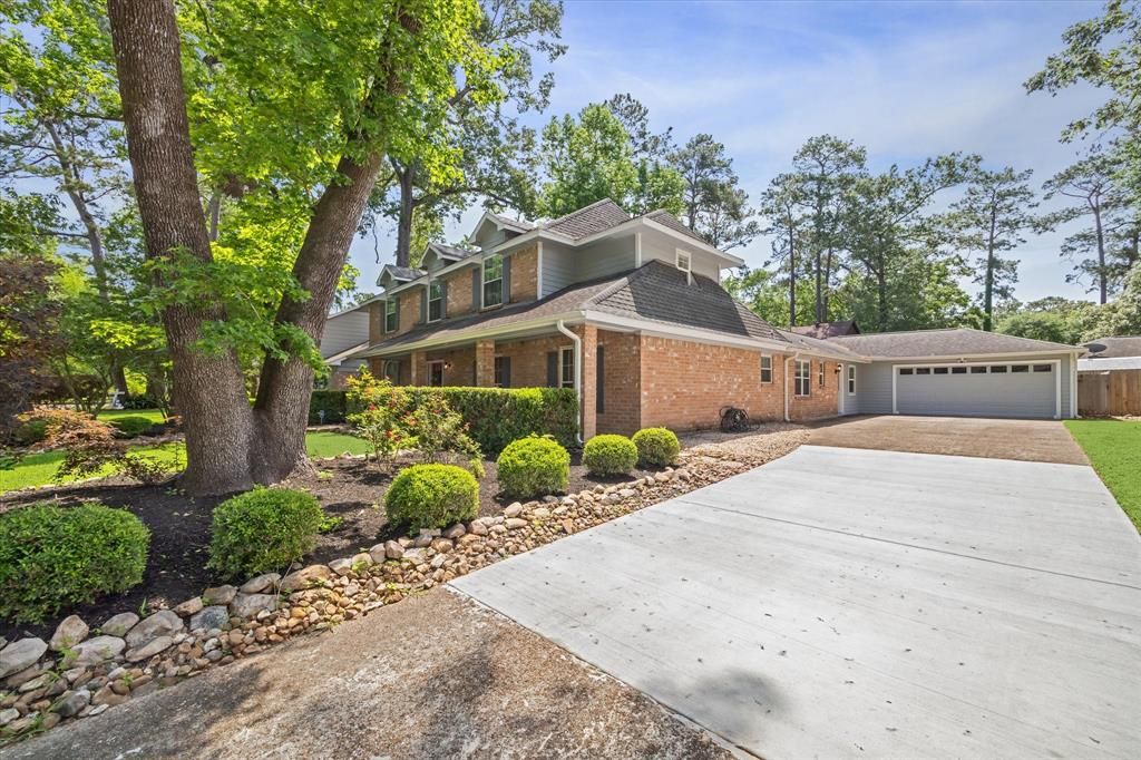 Photo of 3106 Redwood Lodge Drive, Houston, TX 77339 (MLS # 41830587)