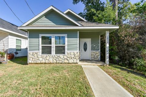 Photo of 16948 W Ivanhoe, Montgomery, TX 77316 (MLS # 12907998)