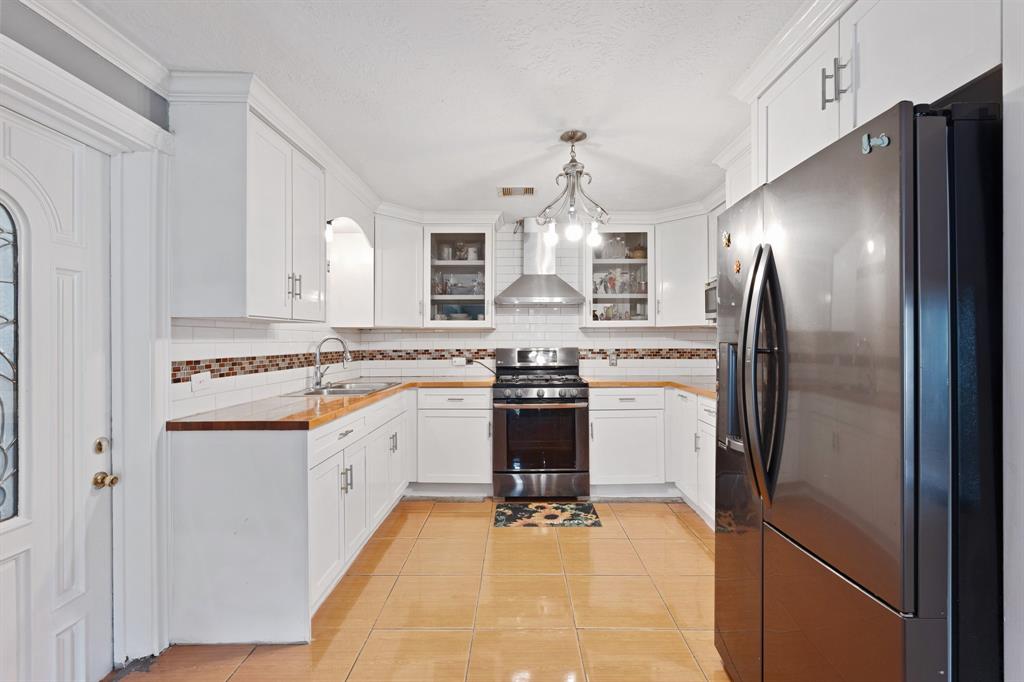 209 Airway Drive, Houston, Texas image 12