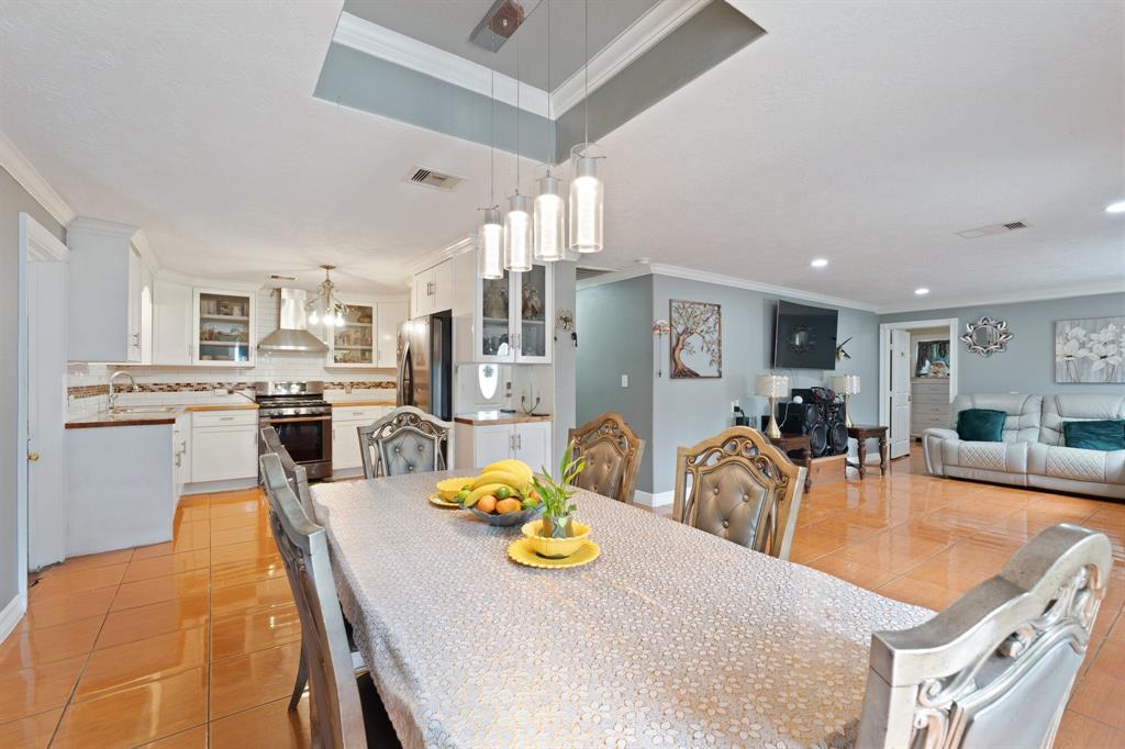 209 Airway Drive, Houston, Texas image 11