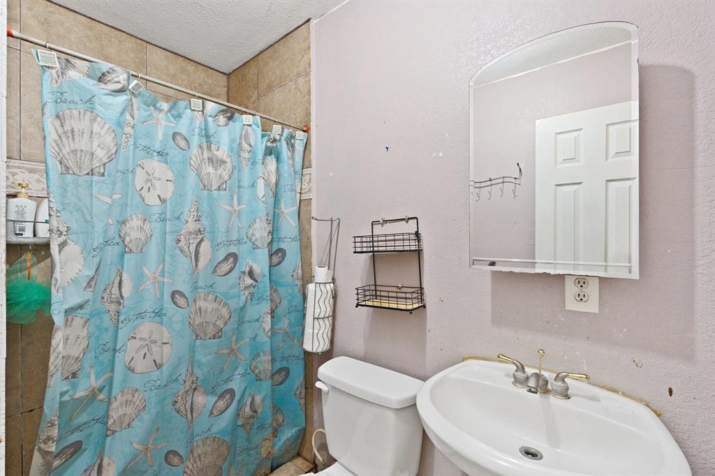 209 Airway Drive, Houston, Texas image 28