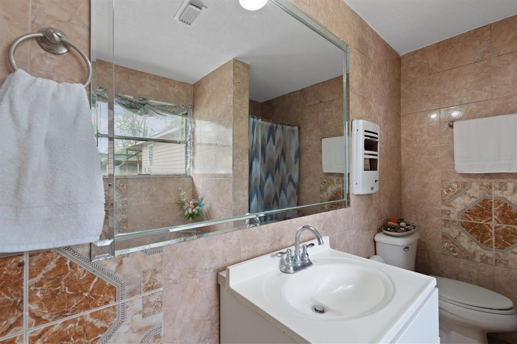 209 Airway Drive, Houston, Texas image 16