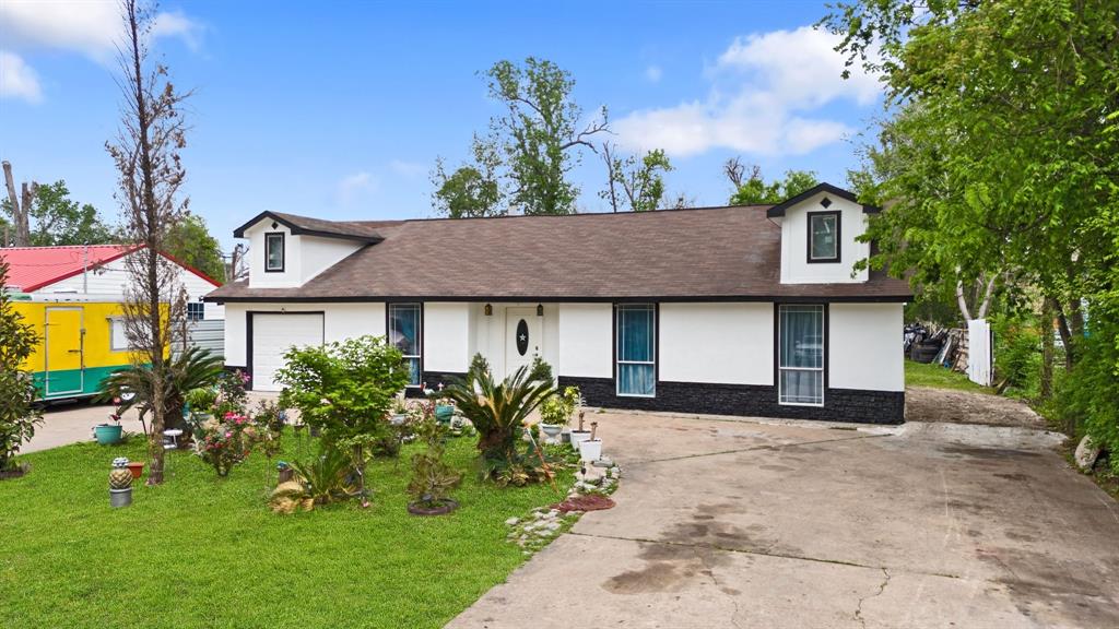 209 Airway Drive, Houston, Texas image 4