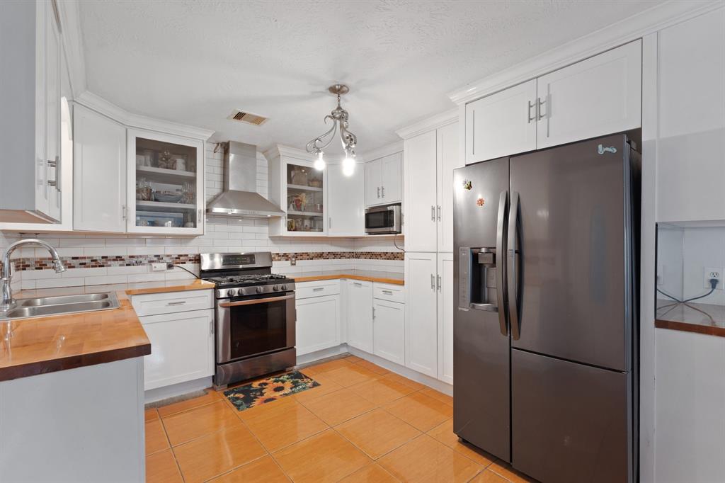 209 Airway Drive, Houston, Texas image 14