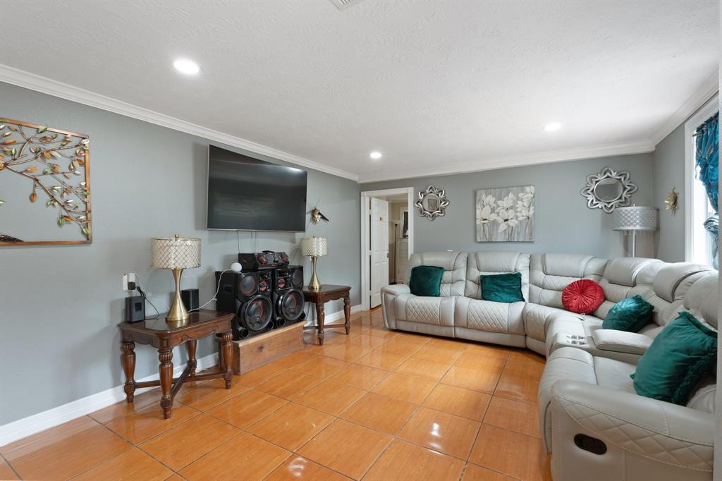 209 Airway Drive, Houston, Texas image 8